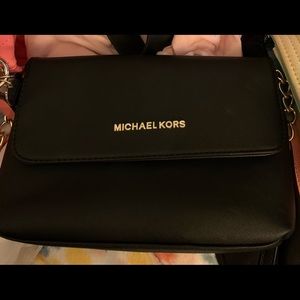 Black purse in great condition.